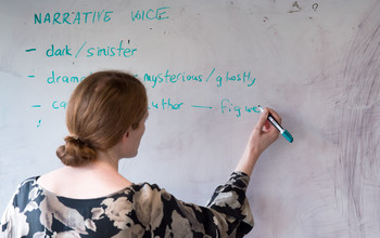 An academic writing on a whiteboard at the Ƶ